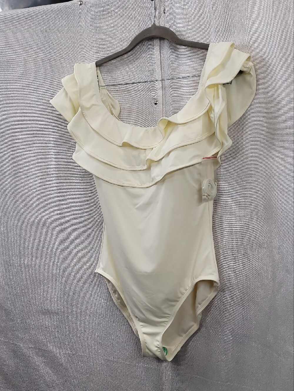 Kate Spade Nwt Ruffle Off-Shoulder One-Piece Swimsuit - Cream Size Large - Picture 3 of 8